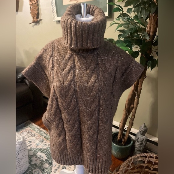 Tahari Sweater - Picture 3 of 8